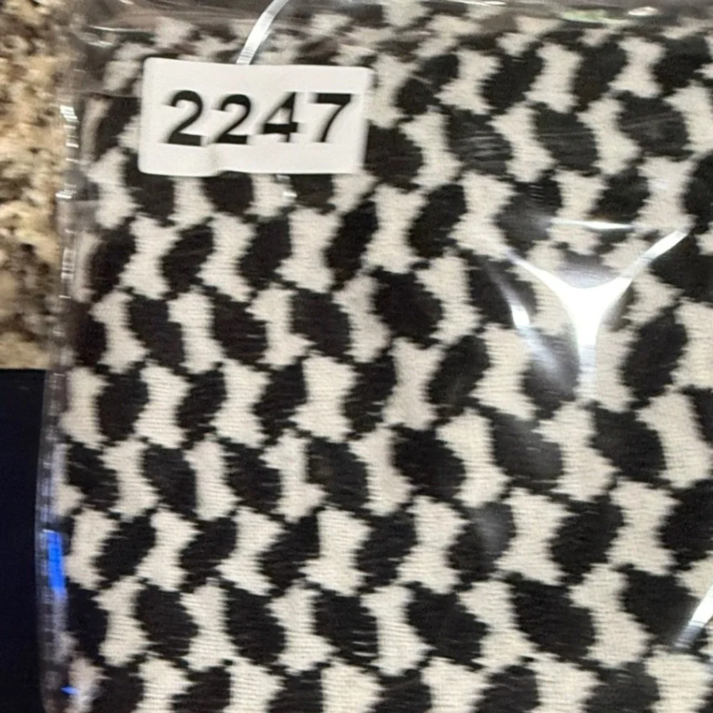 Unbranded Black White Keffiyeh Scarf Shemagh Desert Wrap Pom Pom 48x24.5 2247